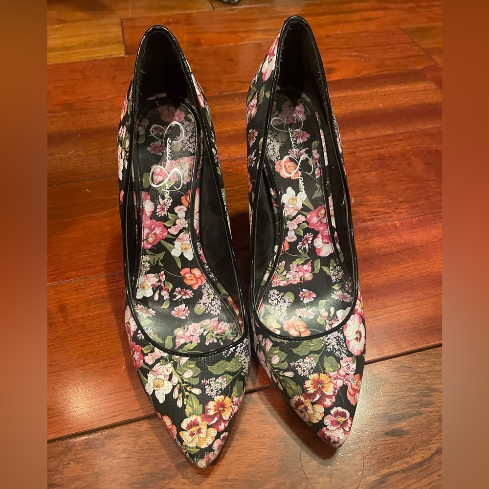 Floral size 10 heels